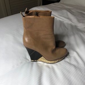 B Makowsky  71/2 like new boots.